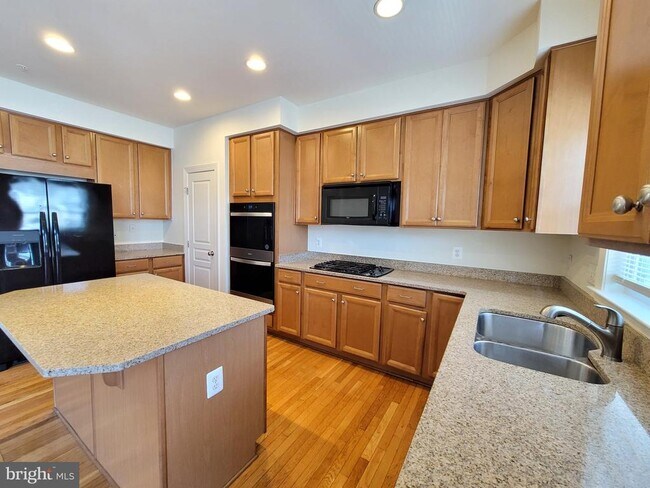 Building Photo - 4066 Finsbury Lane