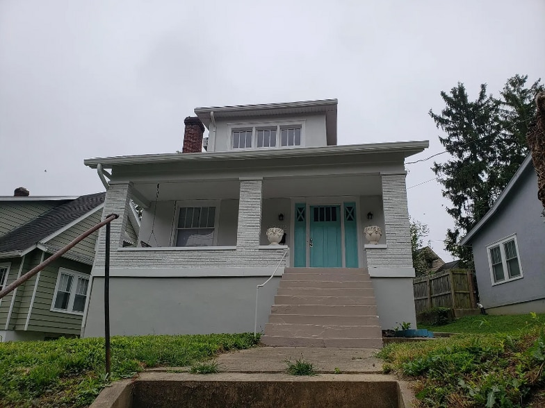 Building Photo - 2232 Grinstead Dr