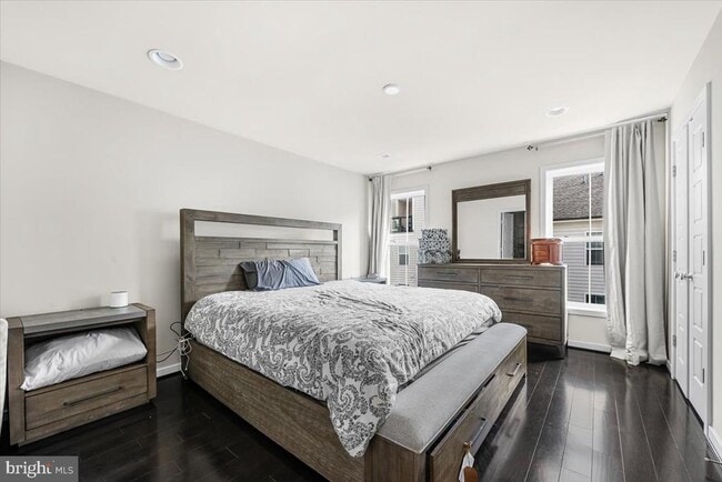 Building Photo - 12611 Macaulay St