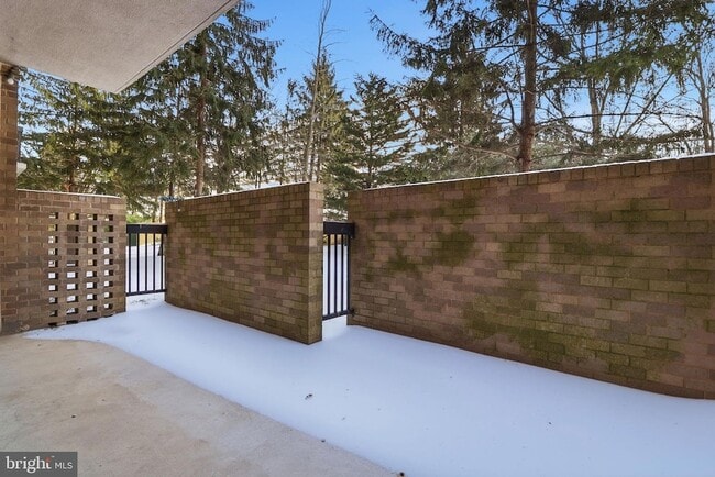 Building Photo - 3709 S George Mason Dr