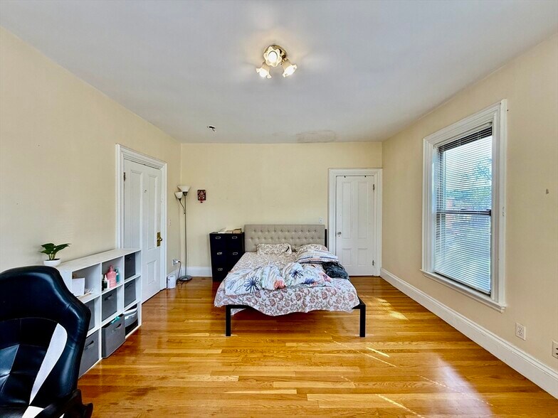 Building Photo - 48 Allston St