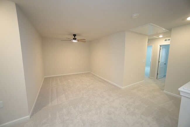 Building Photo - Beautiful 3 Bed+Bonus+2 Car Garage Townhome in New Wake Forest Community