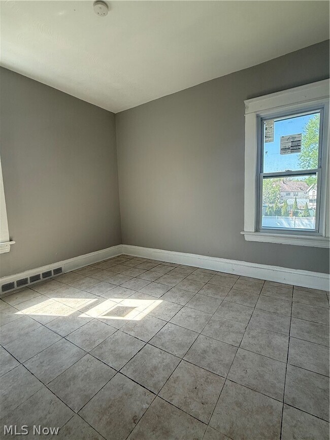 Building Photo - 1278 E 115th St