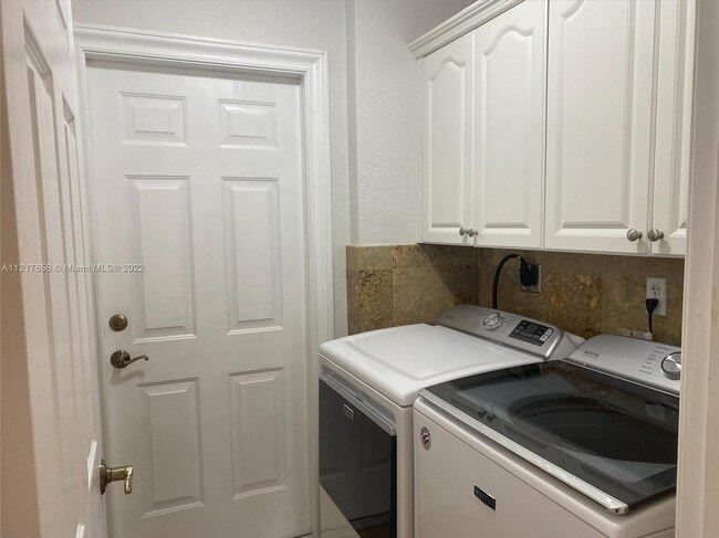 Building Photo - 15327 SW 55th Ter