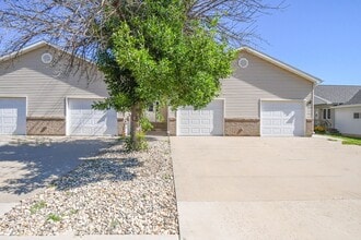 Building Photo - 1422 E Redwood Blvd