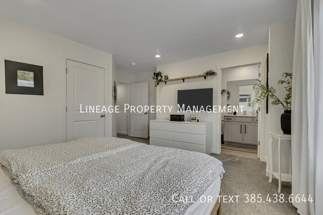 Building Photo - 3940 N Cougar Ln