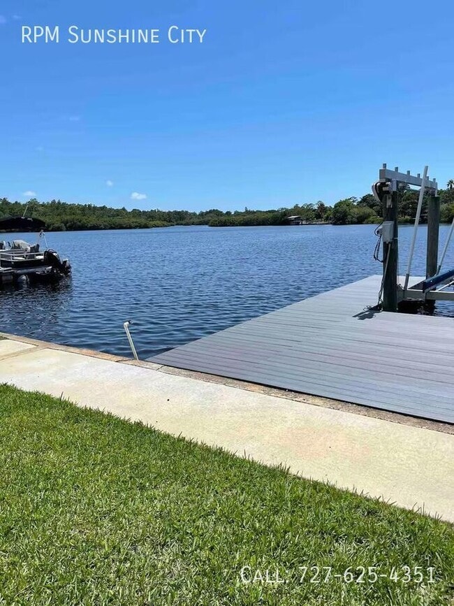 Building Photo - 3033 Pineview Dr
