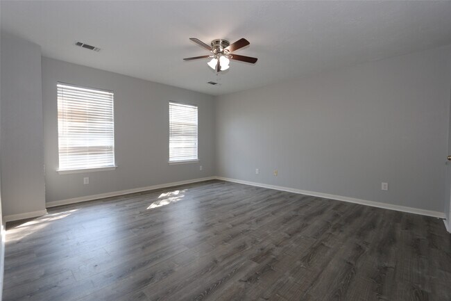 Building Photo - 13518 Sherman Oaks Dr