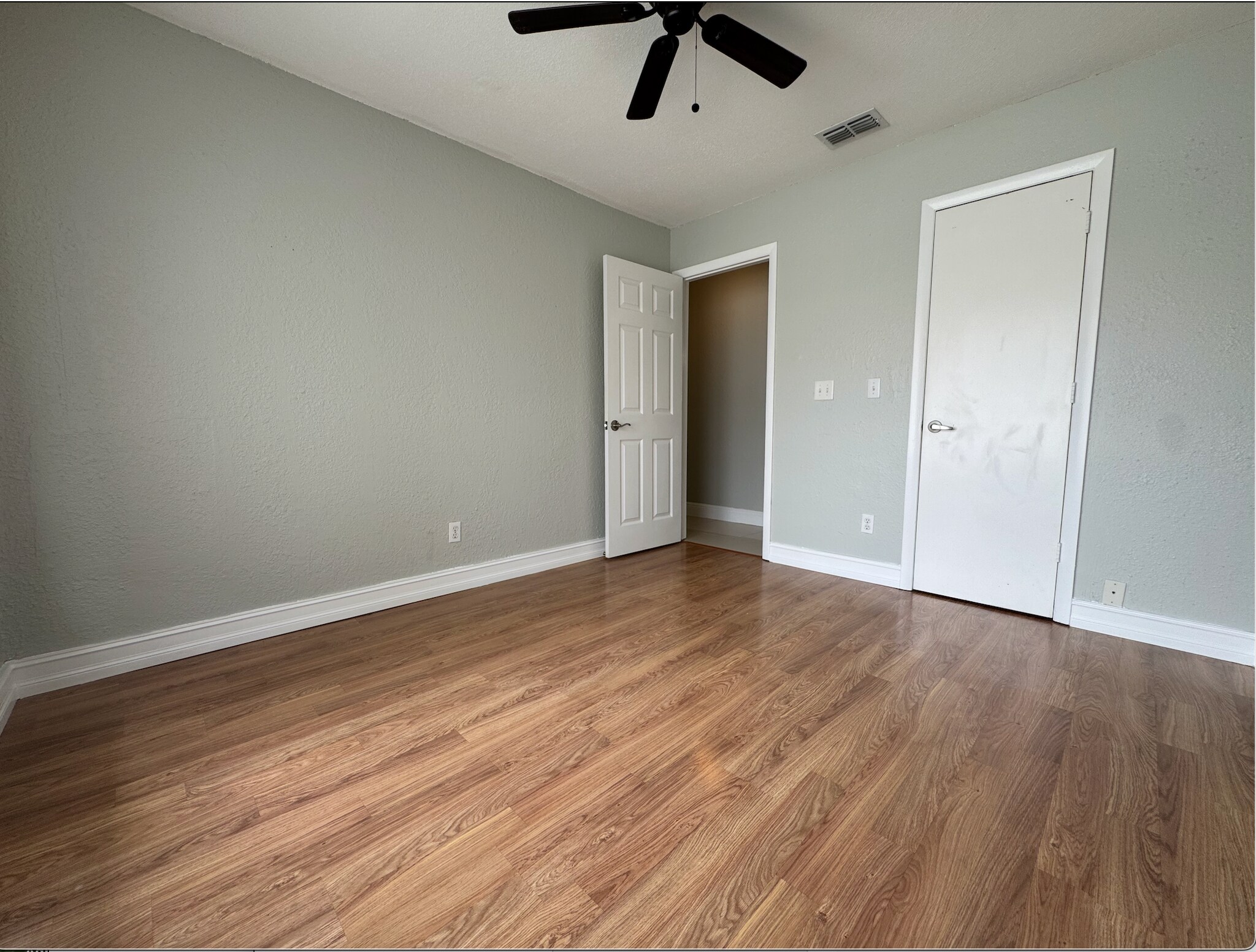 Building Photo - 3633 Country Club Blvd