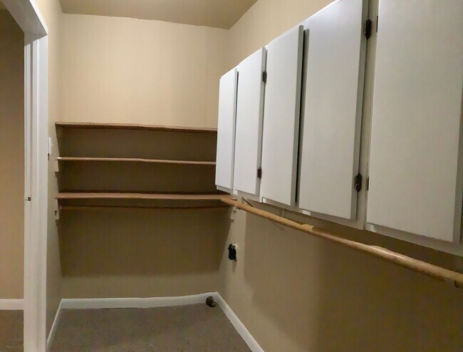 Building Photo - Beautifully Renovated 3-Bedroom Rambler with Bonus Room – East Bremerton