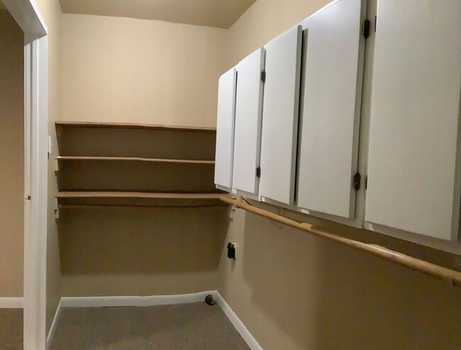 Building Photo - RENOVATED 3 BED 2 BATH 1 STORY RAMBLER - E...