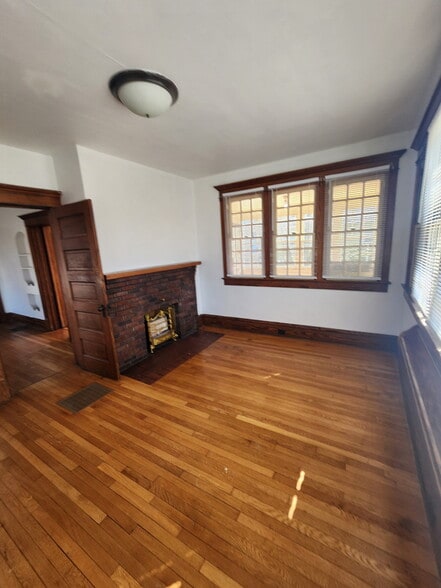 Building Photo - 222 N 5th St