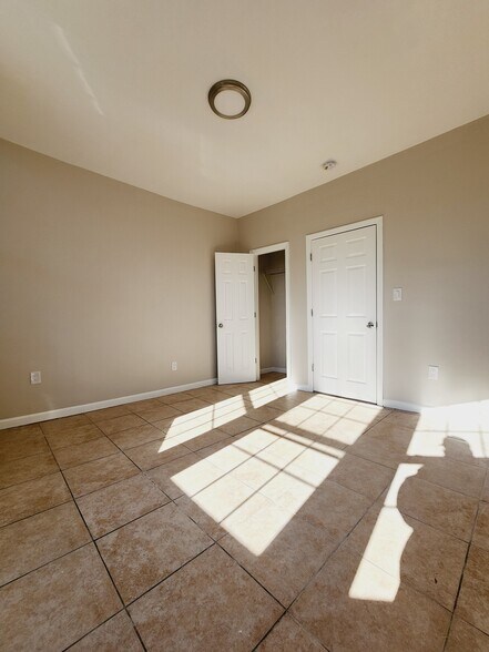 132 Wilkinson Ave 2R - 134 Wilkinson Ave