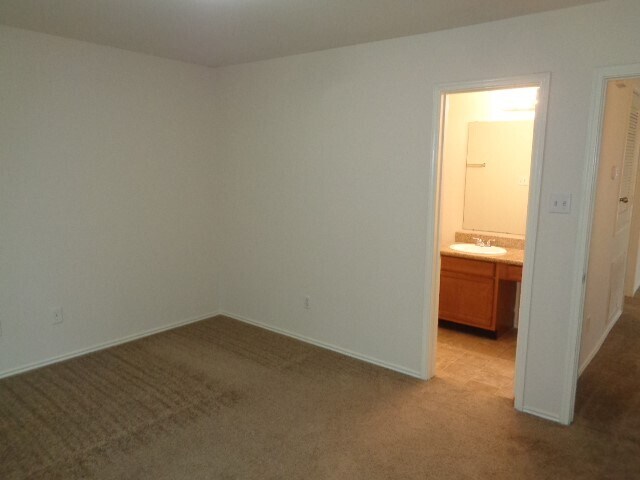 Building Photo - 16746 Fallen Timbers Dr