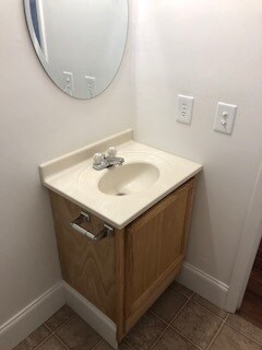 Building Photo - Large 2 Bedroom 1.5 Townhome