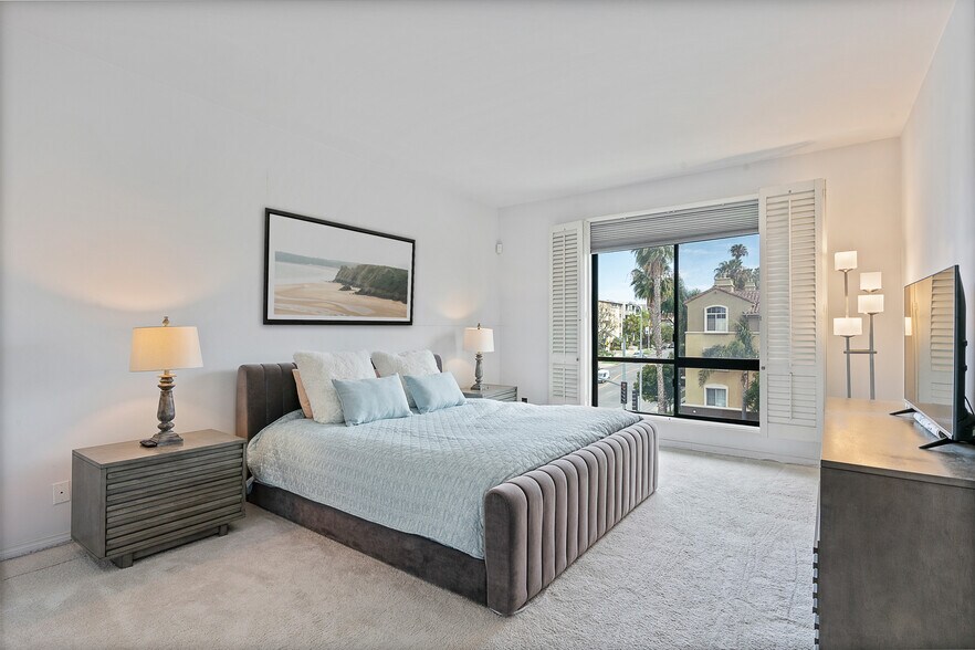 Building Photo - 2175 S Beverly Glen Blvd