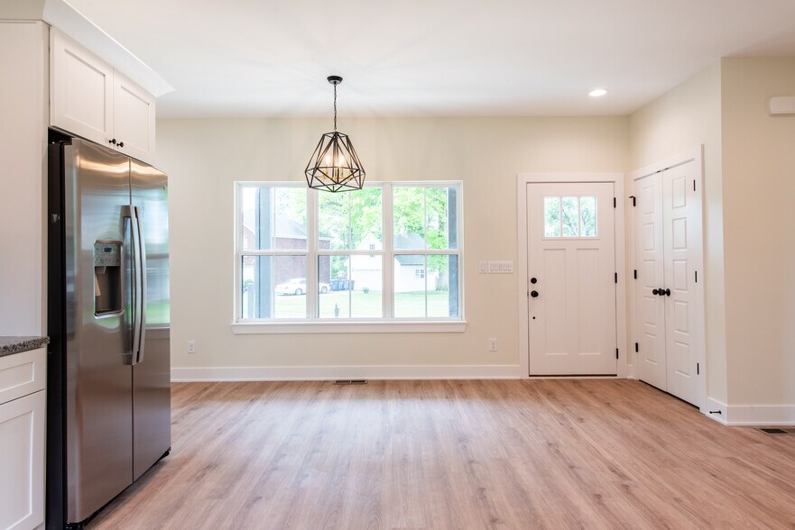 Building Photo - 8301 Acme Way