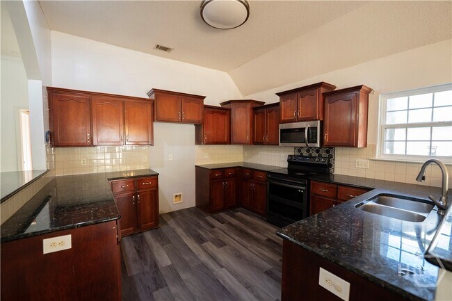 Building Photo - 28 Dunnoman Dr