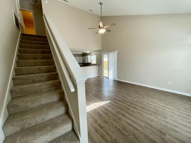 Building Photo - 925 Village Ln