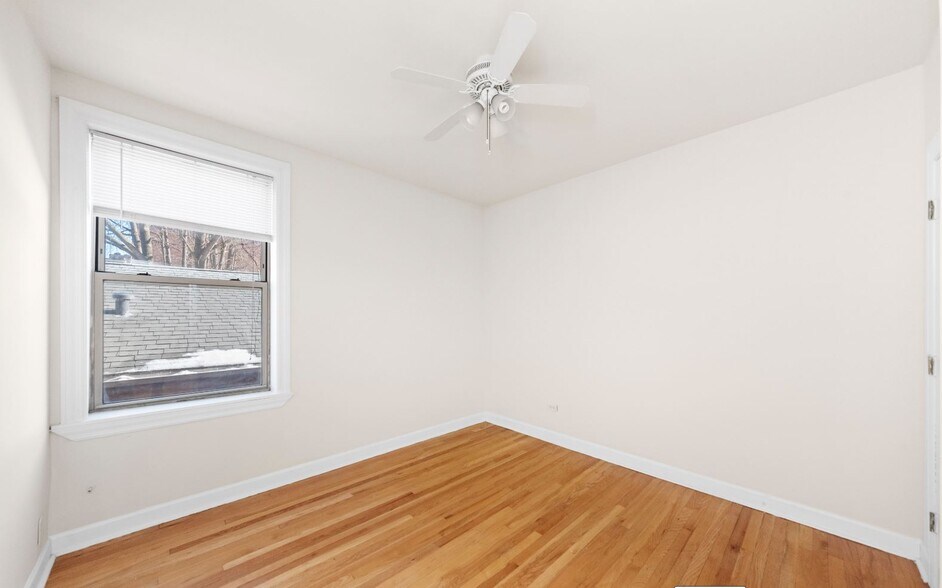 Building Photo - 555 W Aldine Ave