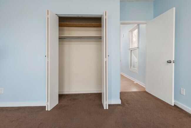 Building Photo - 522 Zane St
