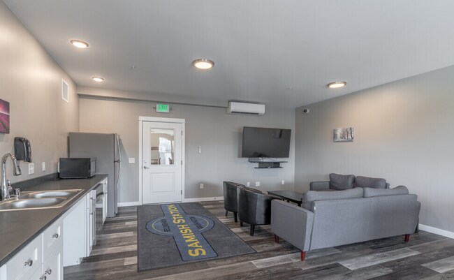 Building Photo - Charming Studio for Rent: Enjoy the Added Bonus of an Onsite Storage Closet!