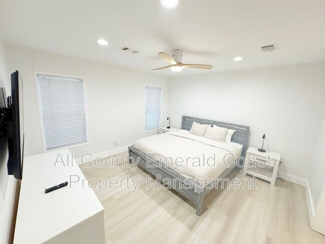 Building Photo - 444 Montigo Ave N