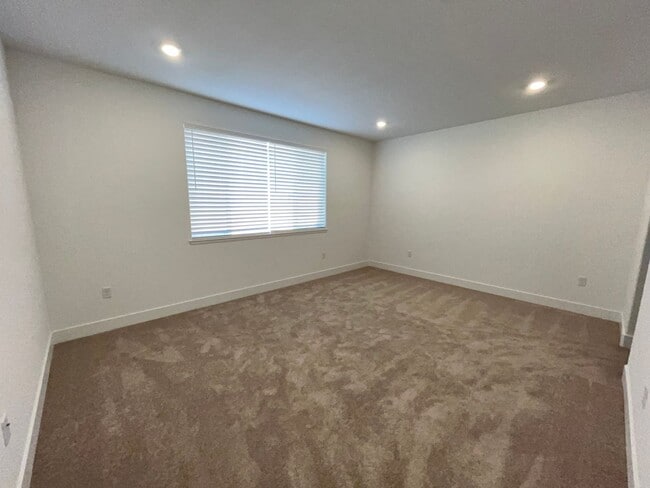 Building Photo - 4 BR, 2.5 Ba, 2262SF, Single Story, Solar ...