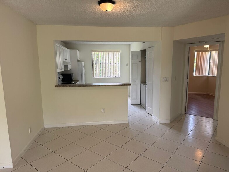 Building Photo - 5661 Riverside Dr