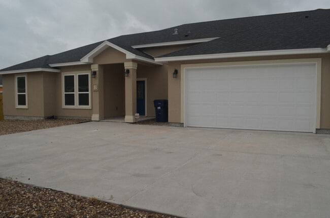 Building Photo - DCR642