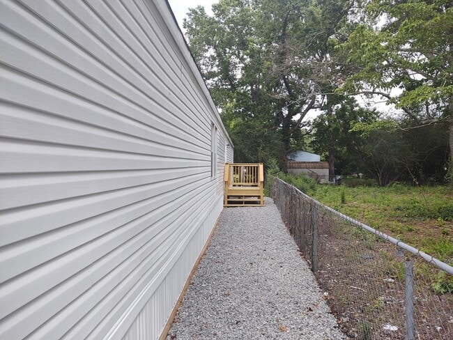 Building Photo - 6 Elcona St