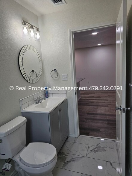 Building Photo - 407 Hemlock St