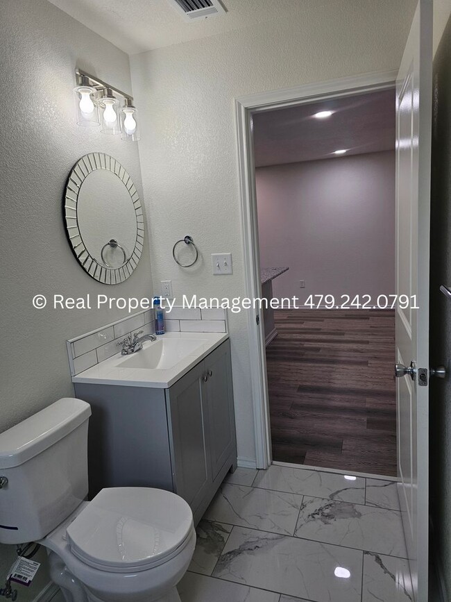 Building Photo - 407 Hemlock St