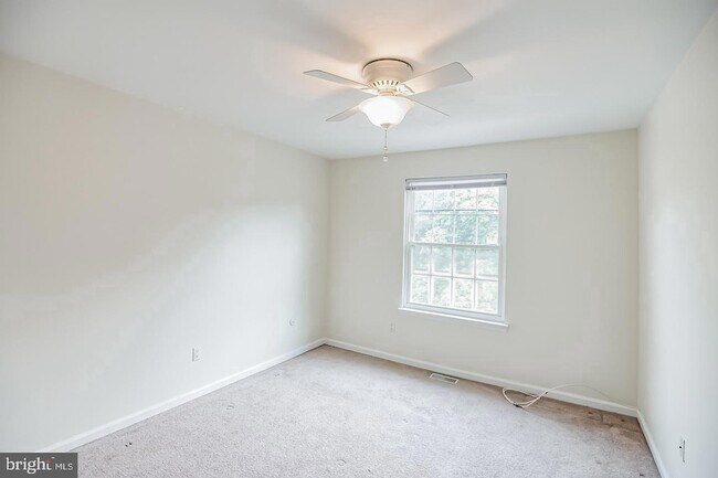 Building Photo - 127 Kings Croft Dr