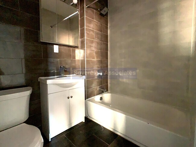 Building Photo - 141 Nagle Avenue