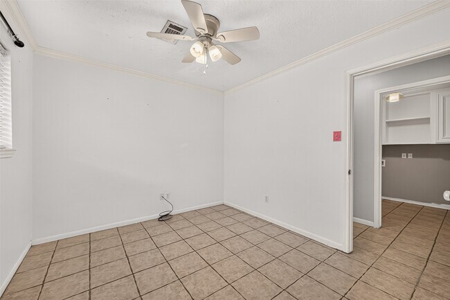 Building Photo - 1007 E Baker Rd