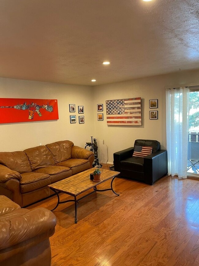 Building Photo - Reduced Rent - 2bd/1.5ba Laminate flooring in Niwot - Avail. June 2026