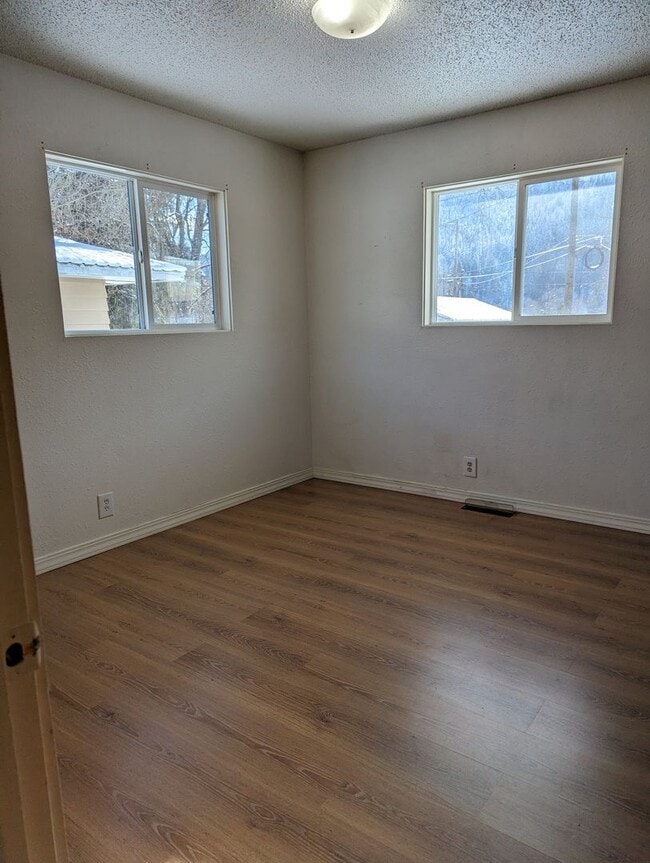 Building Photo - Beautiful 3 bedroom Orofino House