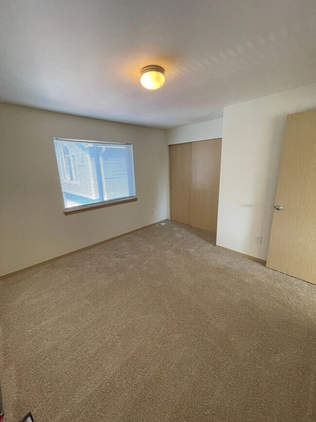 Building Photo - 4Bd/3Ba Bothell Home