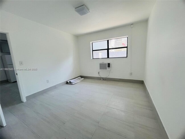 Building Photo - 13390 NE 6th Ave