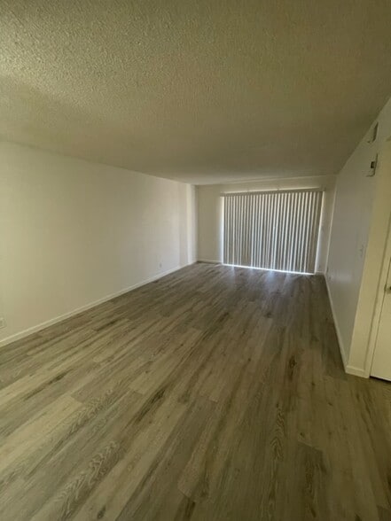 Building Photo - 540 N May