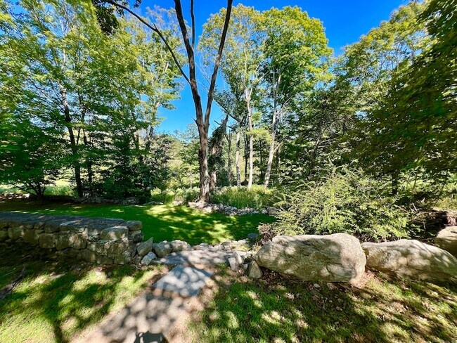 Building Photo - 301 Haviland Rd