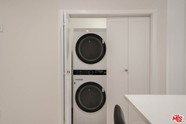 Building Photo - 2494 Loy Ln