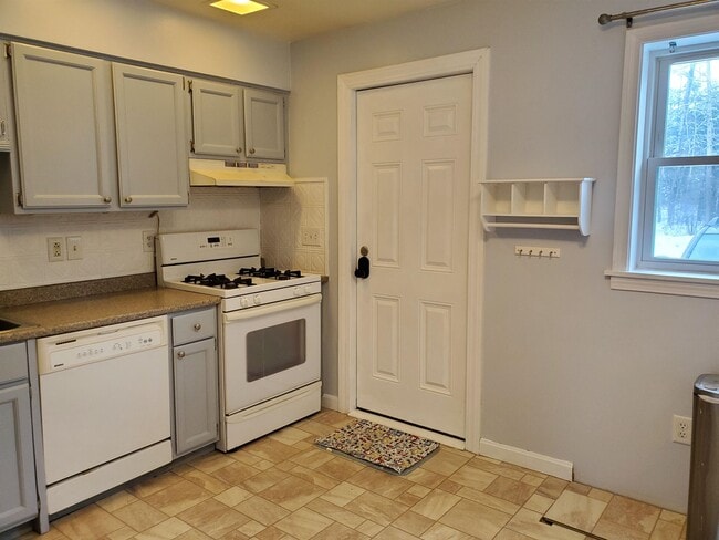 Building Photo - 220 Mascoma St