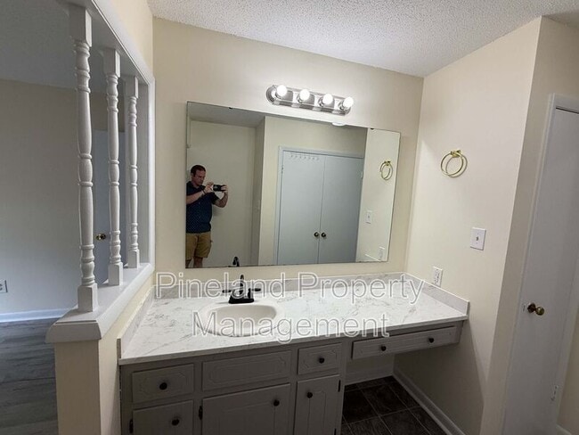 Building Photo - 518 Suffolk Ct