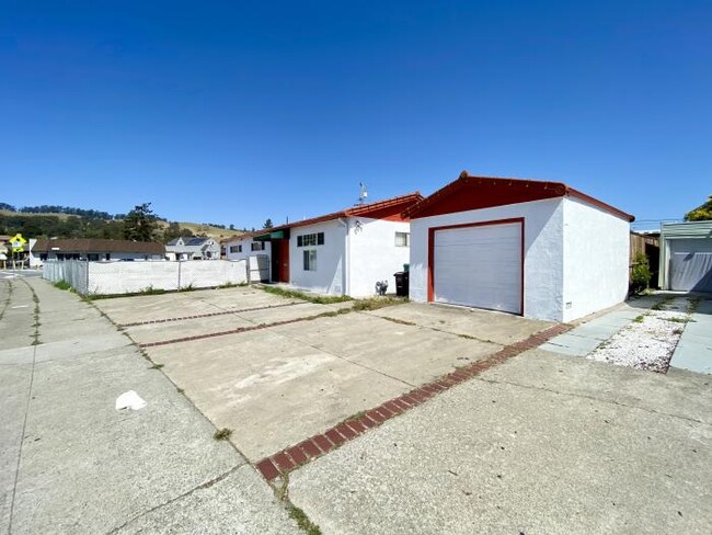 Building Photo - 2 bedroom in San Leandro CA 94578