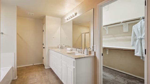 Building Photo - 613 W Sheila Cir