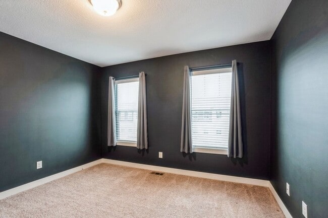 Building Photo - TERRIFIC LOCATION!!  2 Bedroom, 2 Bathroom Townhome in Ankeny