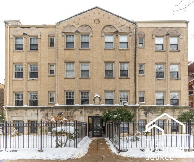 Building Photo - 4031 N Kenmore Ave