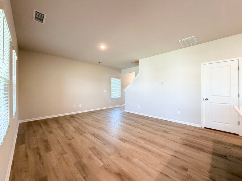Building Photo - 645 Red River Dr
